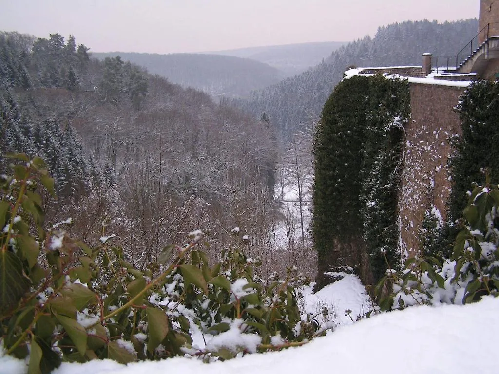 Hollenfels 豪林菲尔斯青年旅舍旅舍 旅馆